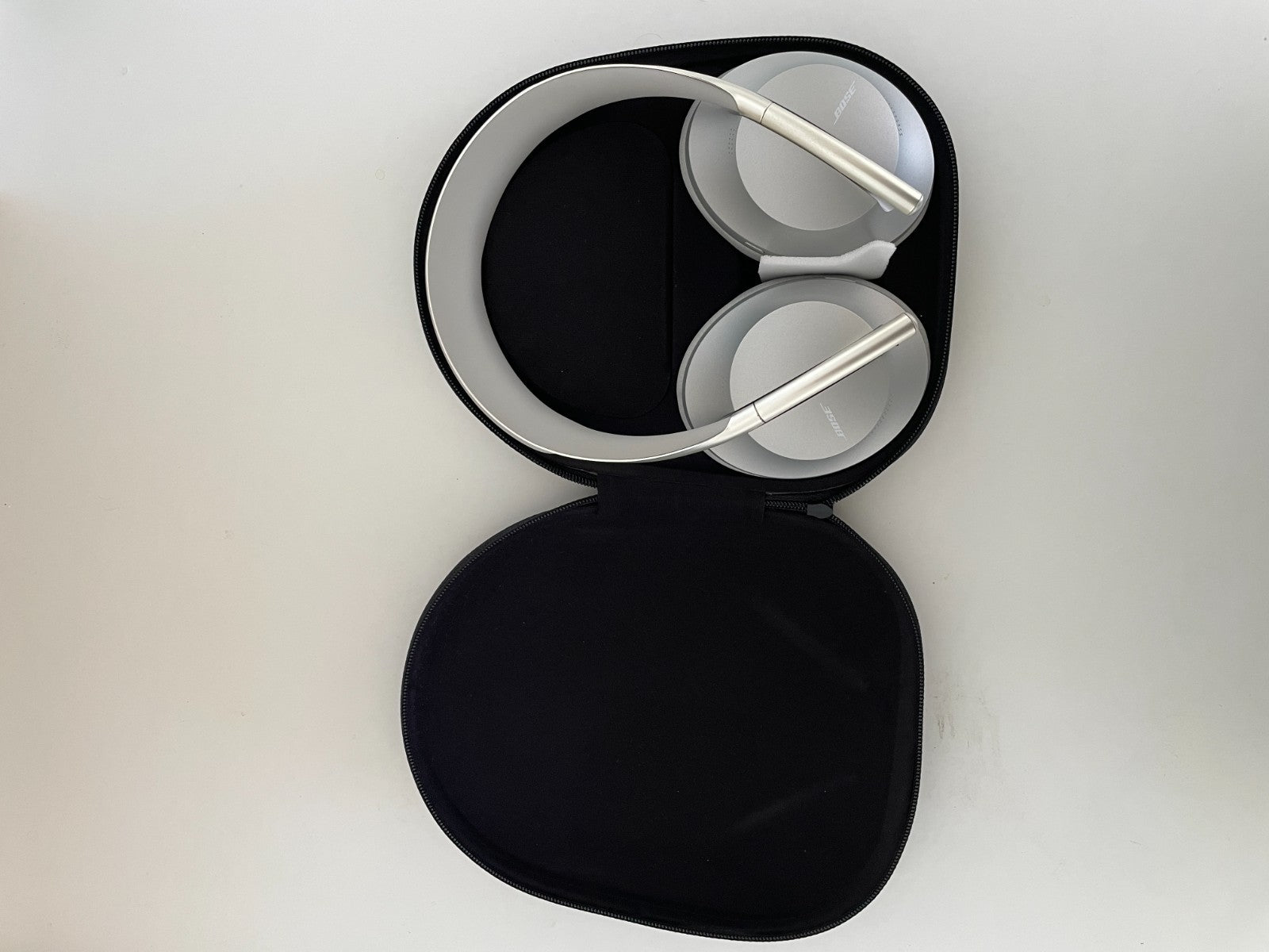 【Refurbished Excellent】Bose Noise-Canceling Headphones 700 - Silver